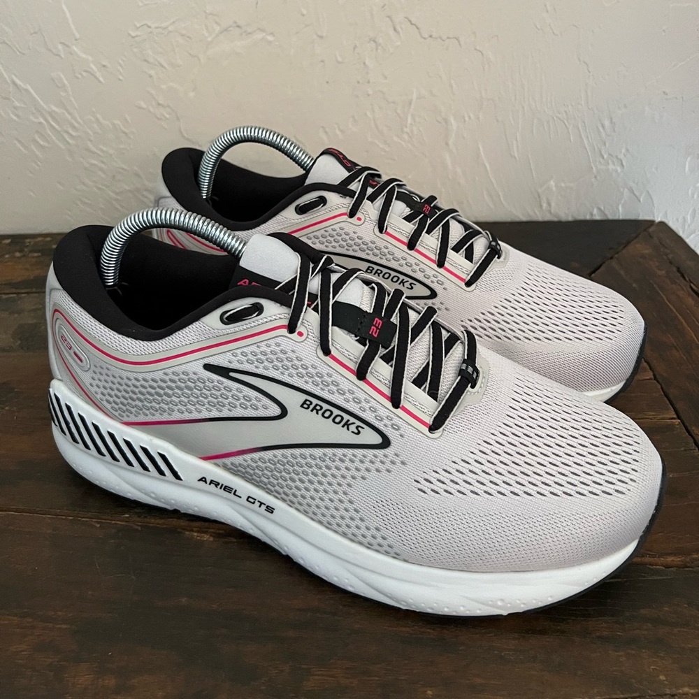 Brooks Ariel GTS Grey, Black, and Pink, Women’s 10 D (Wide)